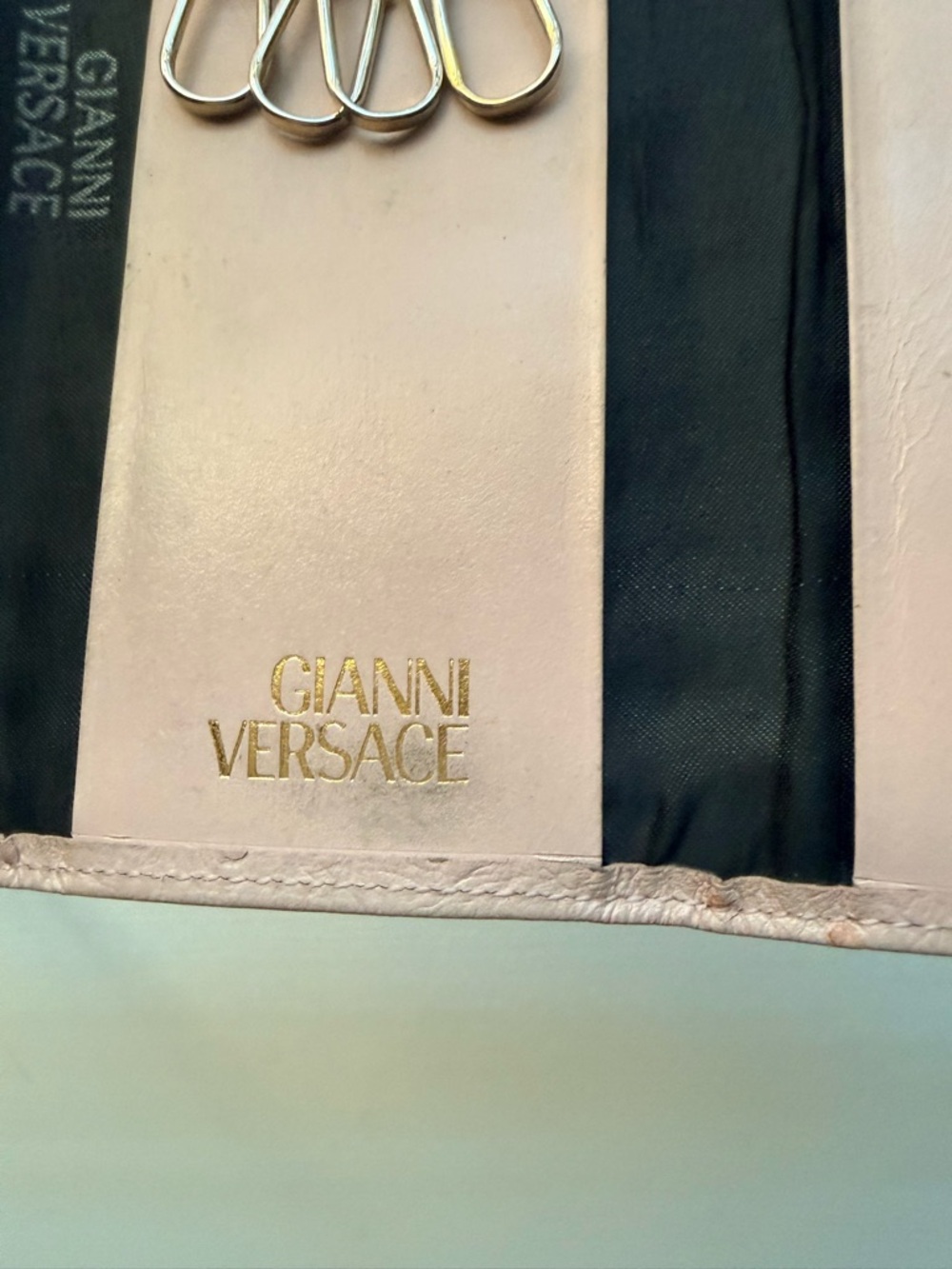 Authentic Vintage Gianni Versace Pink Ostrich 5 Ring Key Holder🔥💕 - Picture 4 of 9